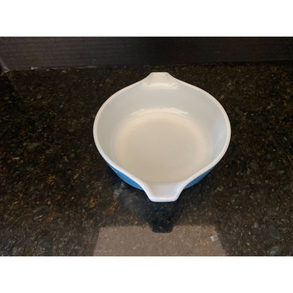 Pyrex Snowflake Garland Cinderella Round 1 Pint Casserole Dish, White on Blue, - Picture 5 of 9